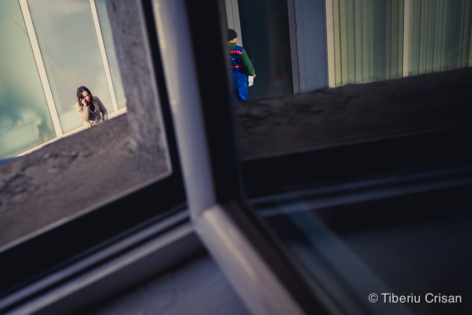 Lumi diferite - un barbat si o femeie la Dimitrov, Bucuresti. Fotografie facuta cu Leica X1